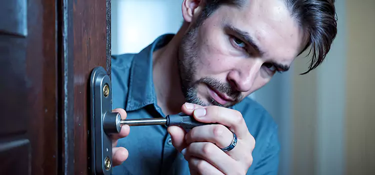 Eviction Locksmith Val-des-Monts