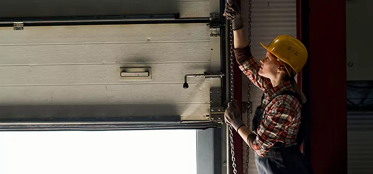 Addressing Common Garage Door Stoppage Issues in Val-des-Monts, QC